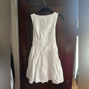 Elegant White Sleeveless Dress